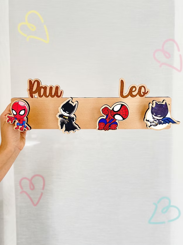 Perchero de 4 tematico