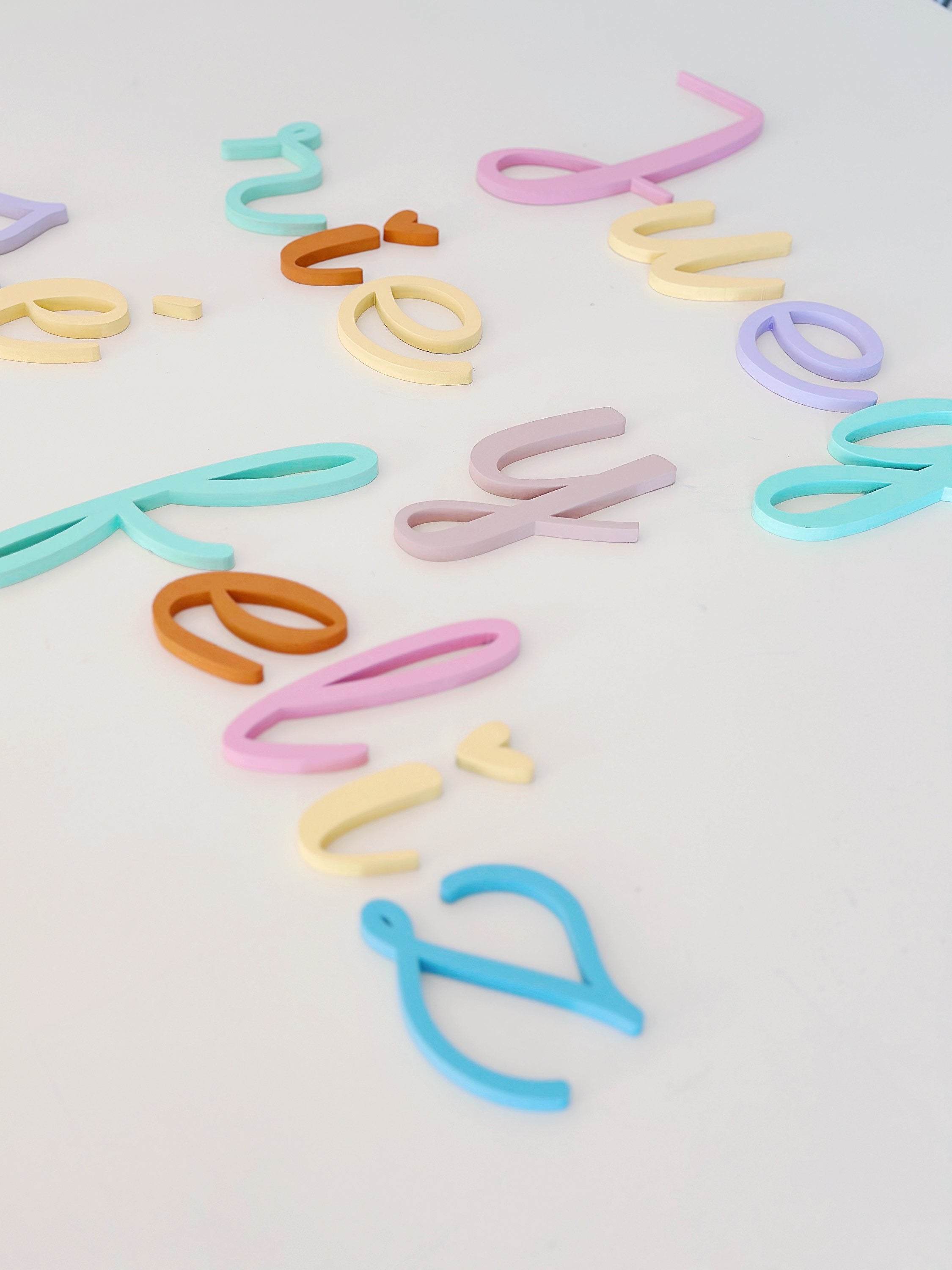 Juega rie y se feliz saltarin